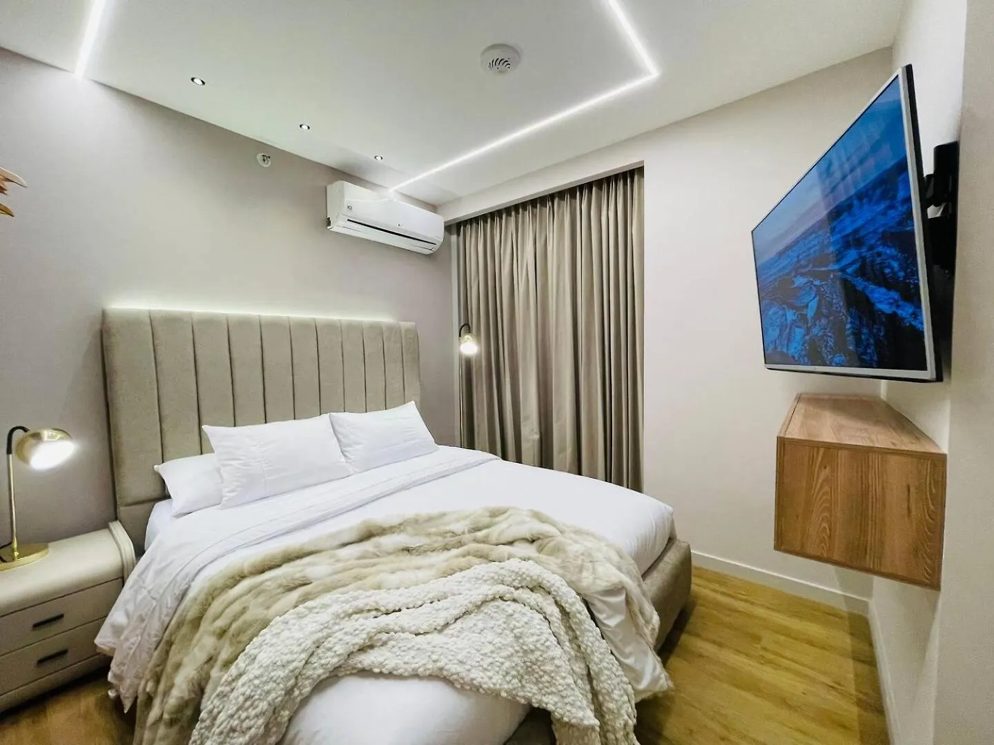 17Th Floor 2 Bedrooms Ac Plus Pool & Gym 1704 Medellin Apartment