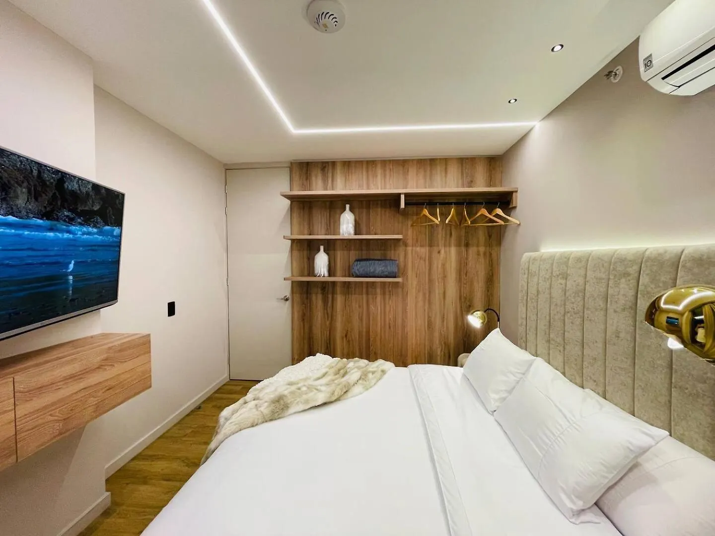 17Th Floor 2 Bedrooms Ac Plus Pool & Gym 1704 Medellin Colombia