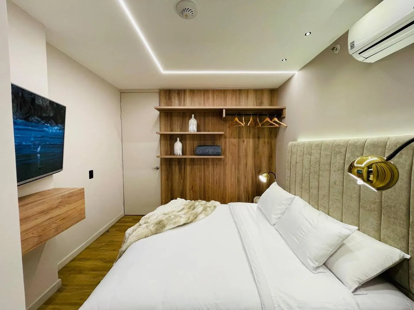 17Th Floor 2 Bedrooms Ac Plus Pool & Gym 1704 Medellin 0*,