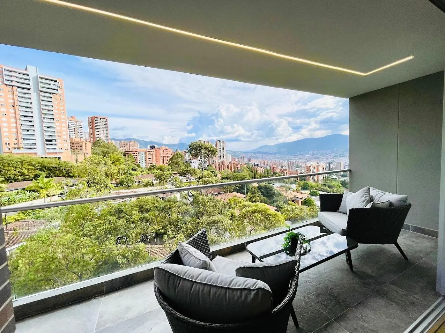17Th Floor 2 Bedrooms Ac Plus Pool & Gym 1704 Medellin